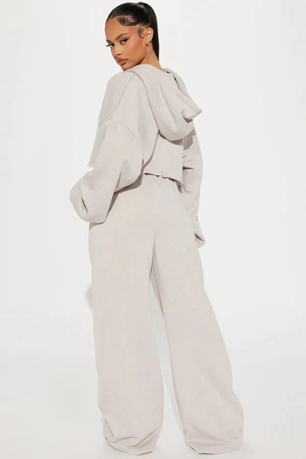 Design Cropped Hoodie and Wide-Leg Sweatpants Set in Light Gray - 40