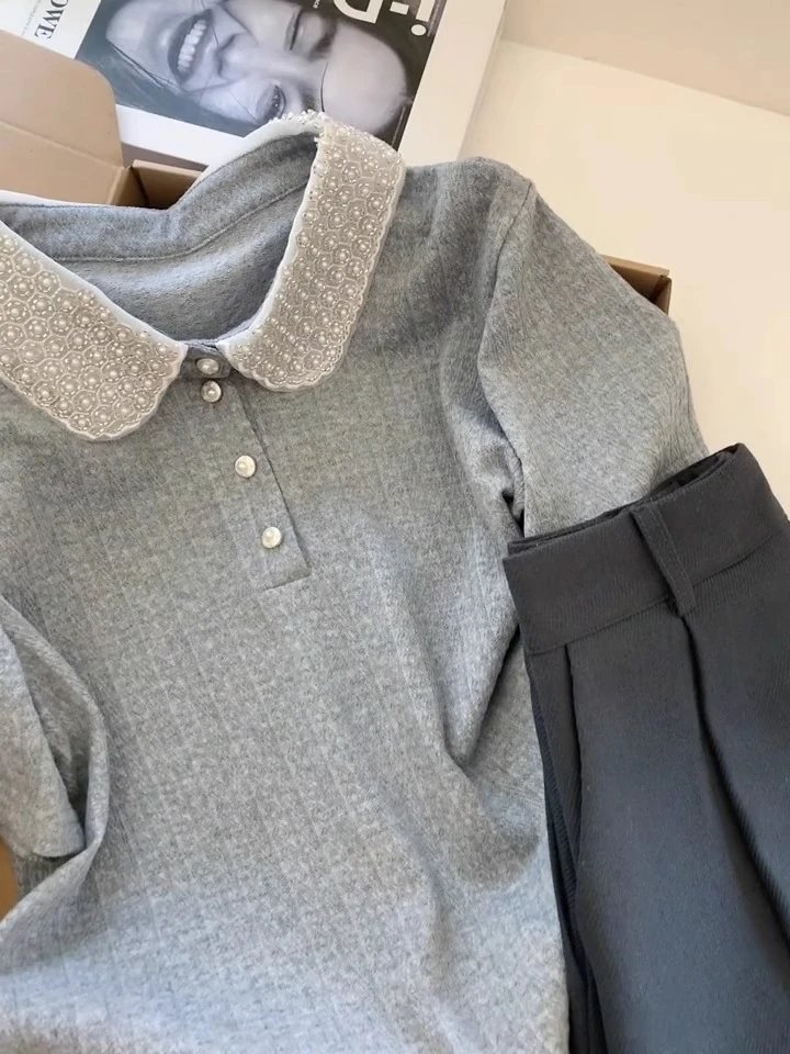 Design Peter Pan Collar Knit Polo in Gray with Pearl-Embellished Collar and Black Pleated Pants Tops Polo - 5