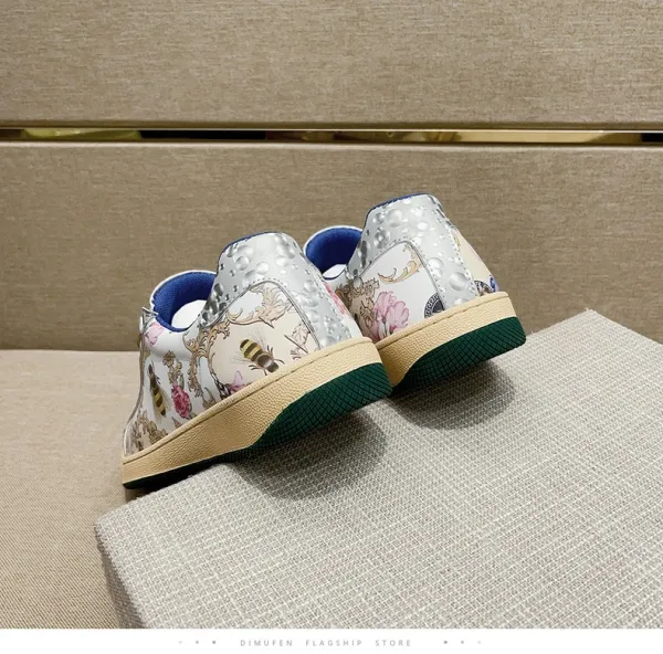 Design Floral Bee Print Green Textured Sneakers - 10