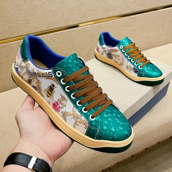 Design Floral Bee Print Green Textured Sneakers - 1