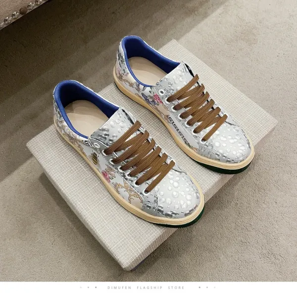 Design Floral Bee Print Green Textured Sneakers - 9