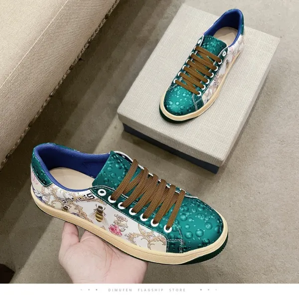 Design Floral Bee Print Green Textured Sneakers - 14