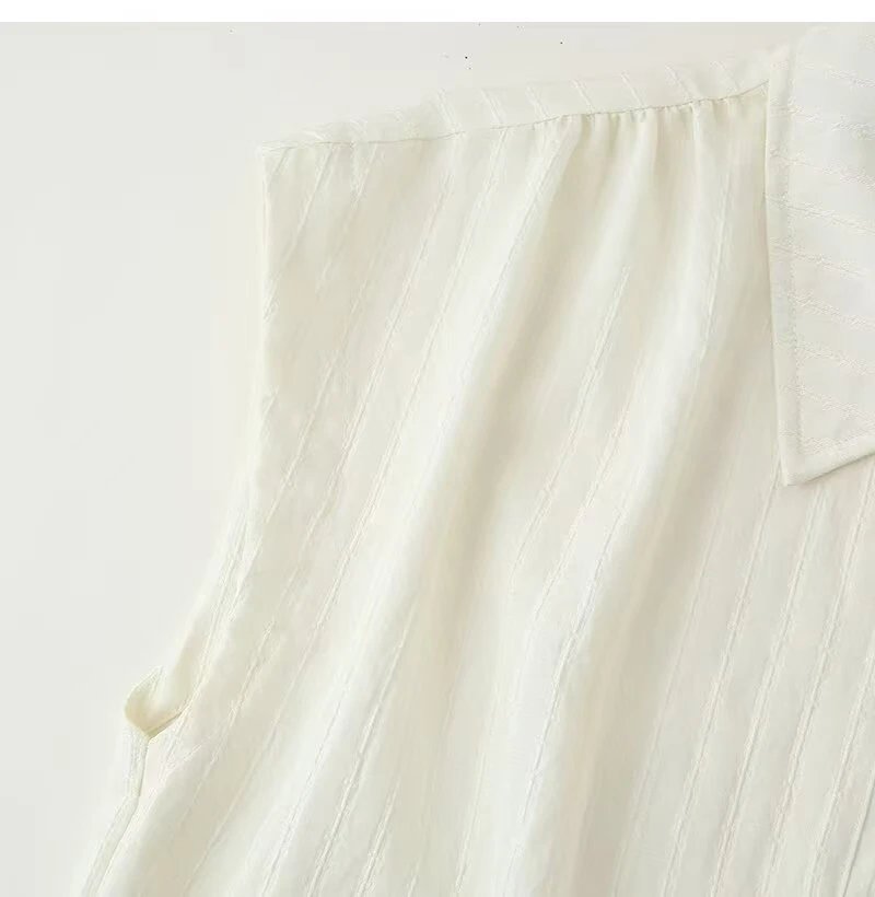 Design Sleeveless Collared Shirt in Cream with Rabbit Embroidery Tops Shirt - 9