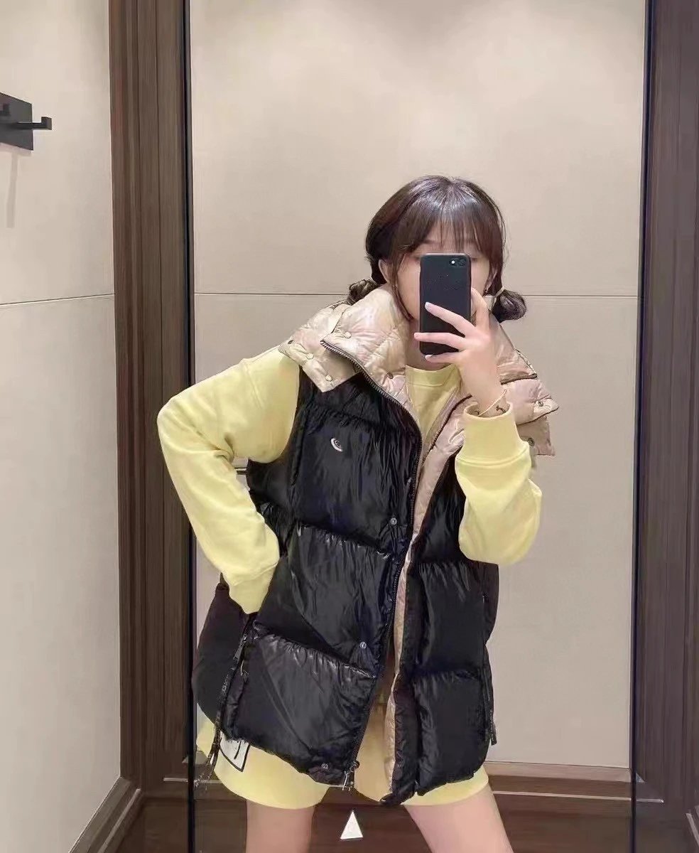 Moncler Genius Down Vest White with Pink Hood Outerwear.vest - 3