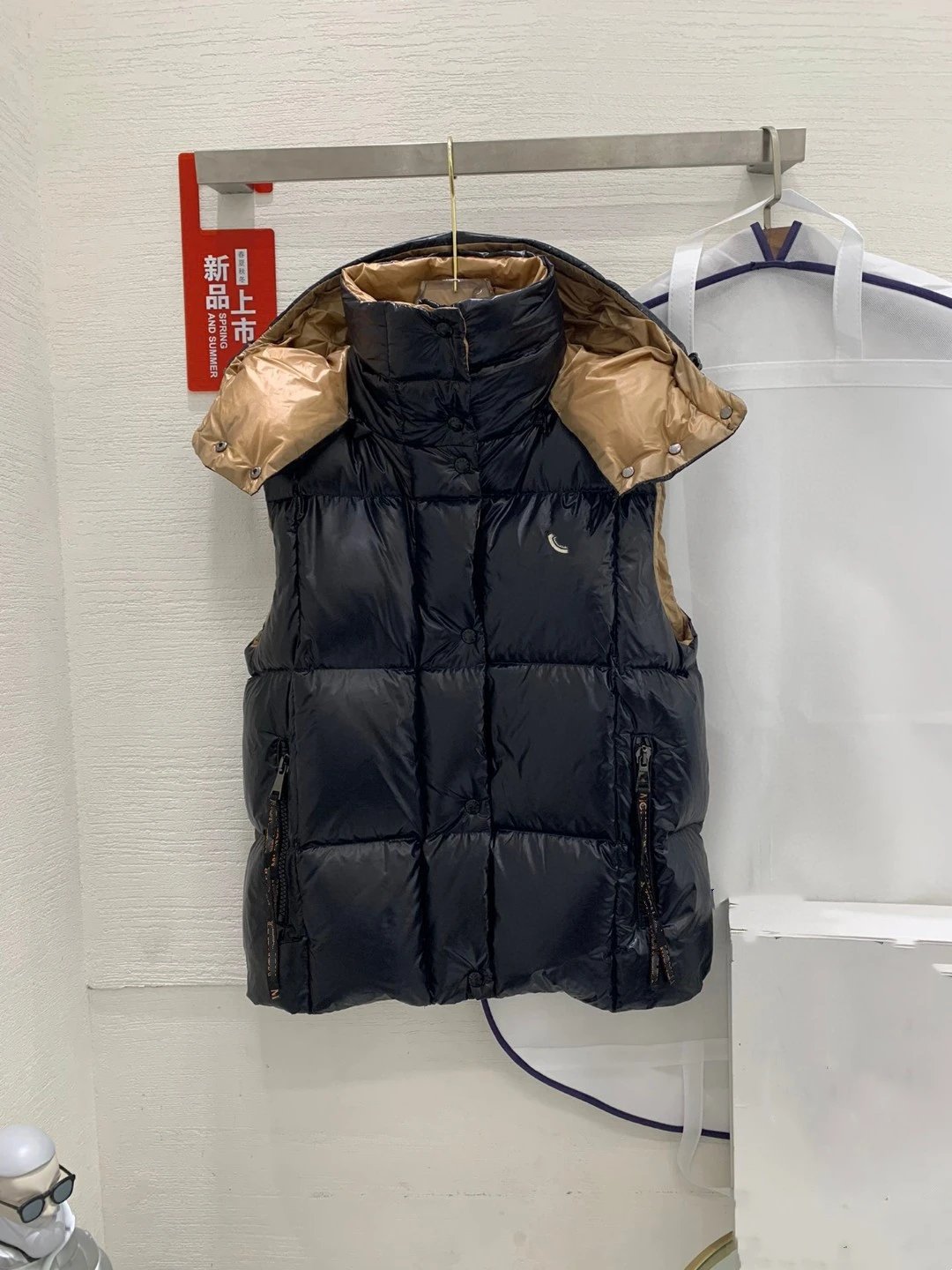 Moncler Genius Down Vest White with Pink Hood Outerwear.vest - 11