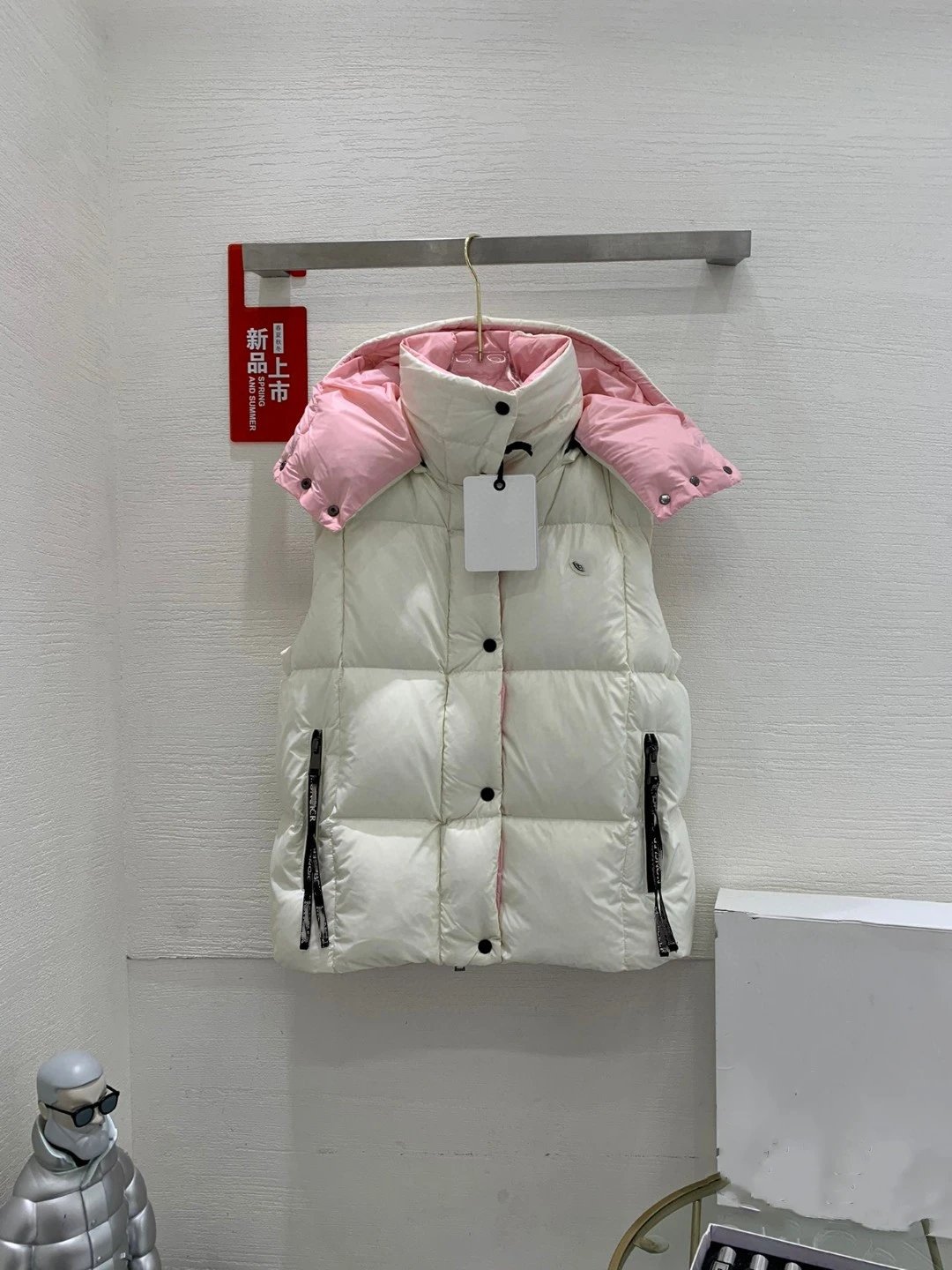 Moncler Genius Down Vest White with Pink Hood Outerwear.vest - 5