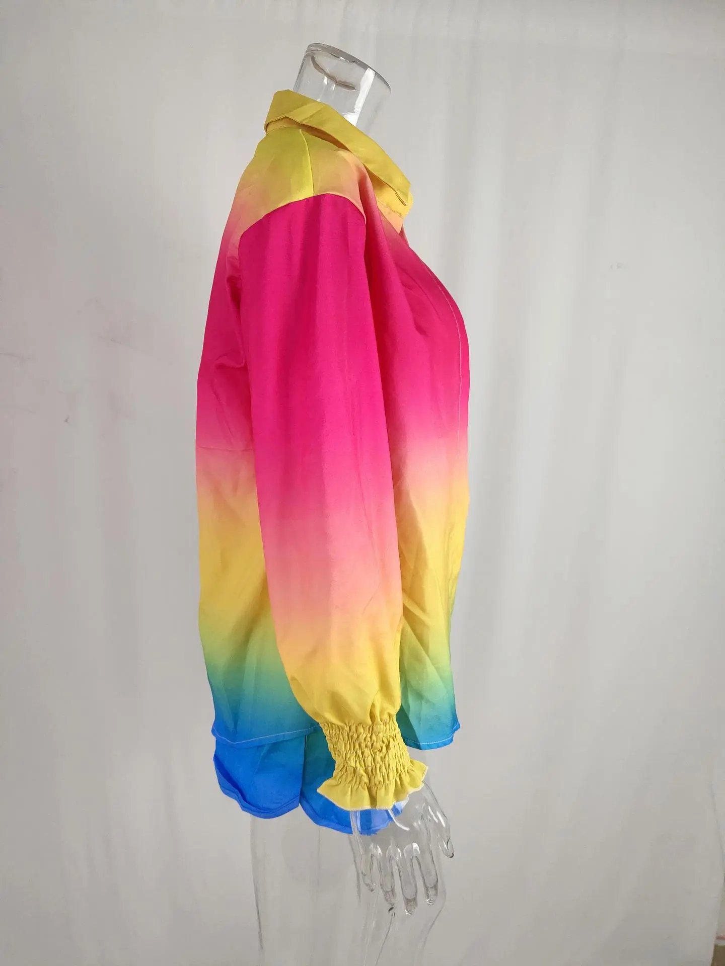 Design Gradient Ombre Tie-Dye Two-Piece Set with Ruffled Crop Top and Shorts - 19