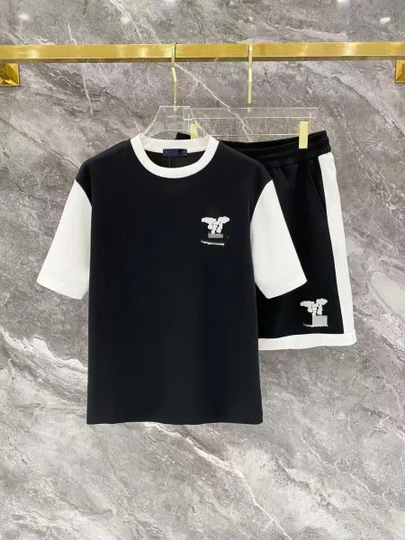 Design Pixelated Logo Contrast Set Black / White T-Shirt and Shorts - 1