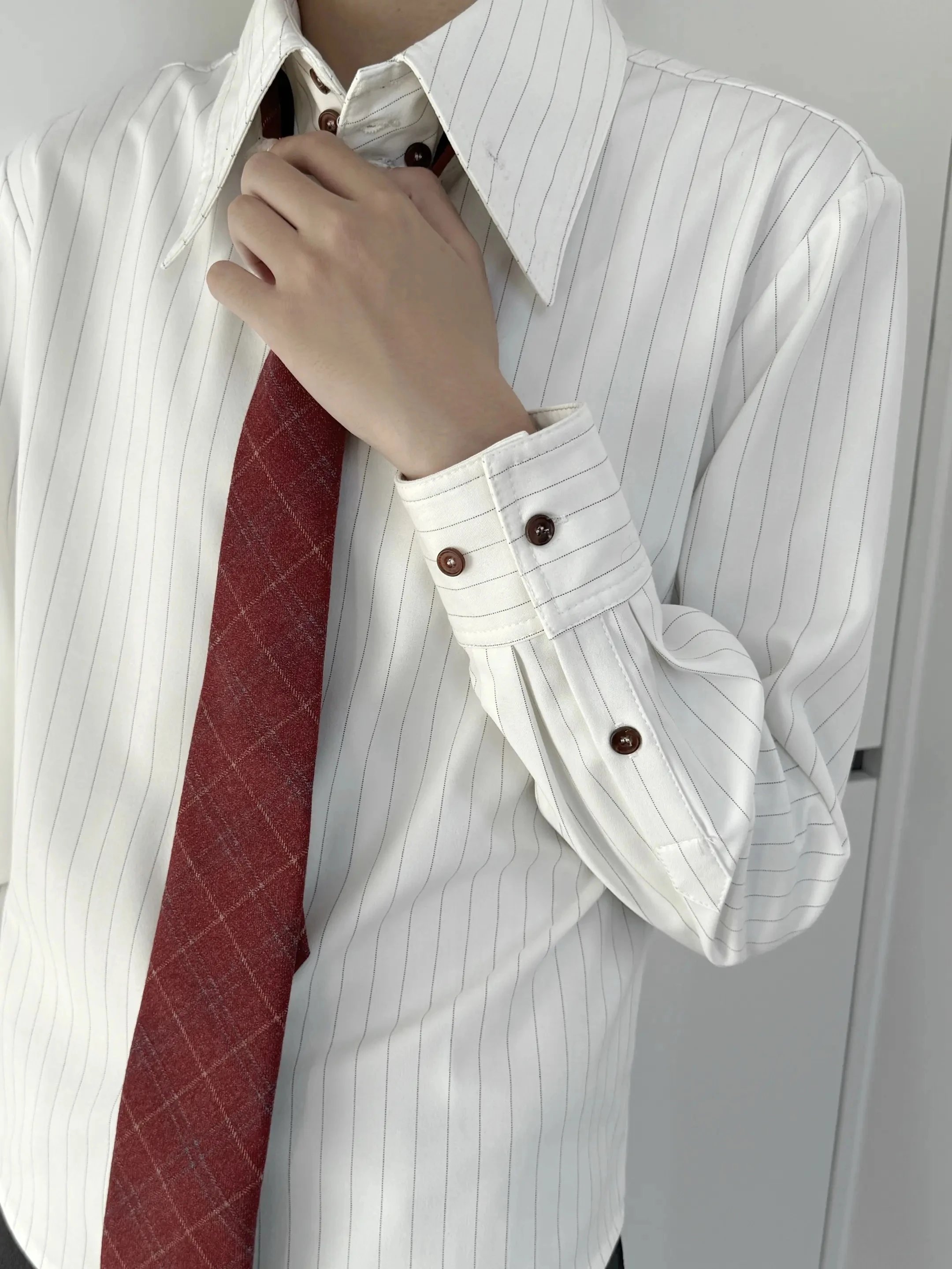 Design Striped Button-Up Shirt with Puffed Sleeves and Brown Wide-Leg Pants - 13