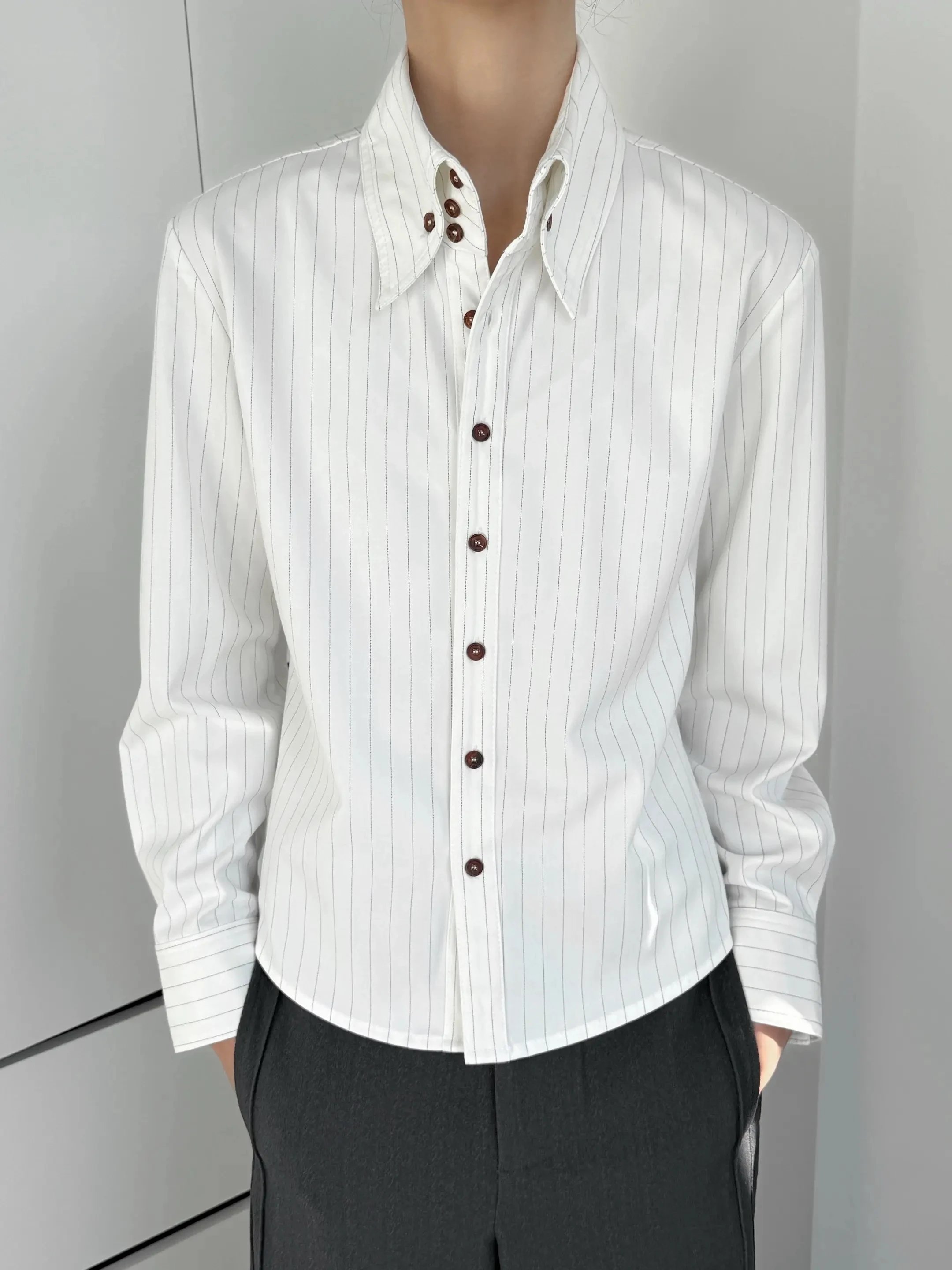 Design Striped Button-Up Shirt with Puffed Sleeves and Brown Wide-Leg Pants - 14