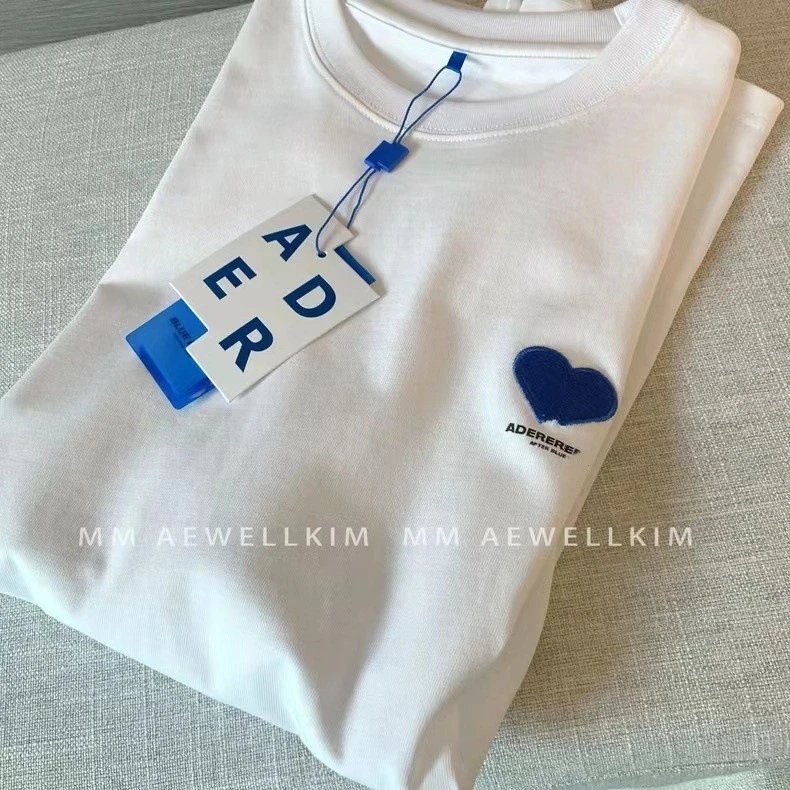 Design Heart Embroidery T-Shirt Black / White / Blue - 14