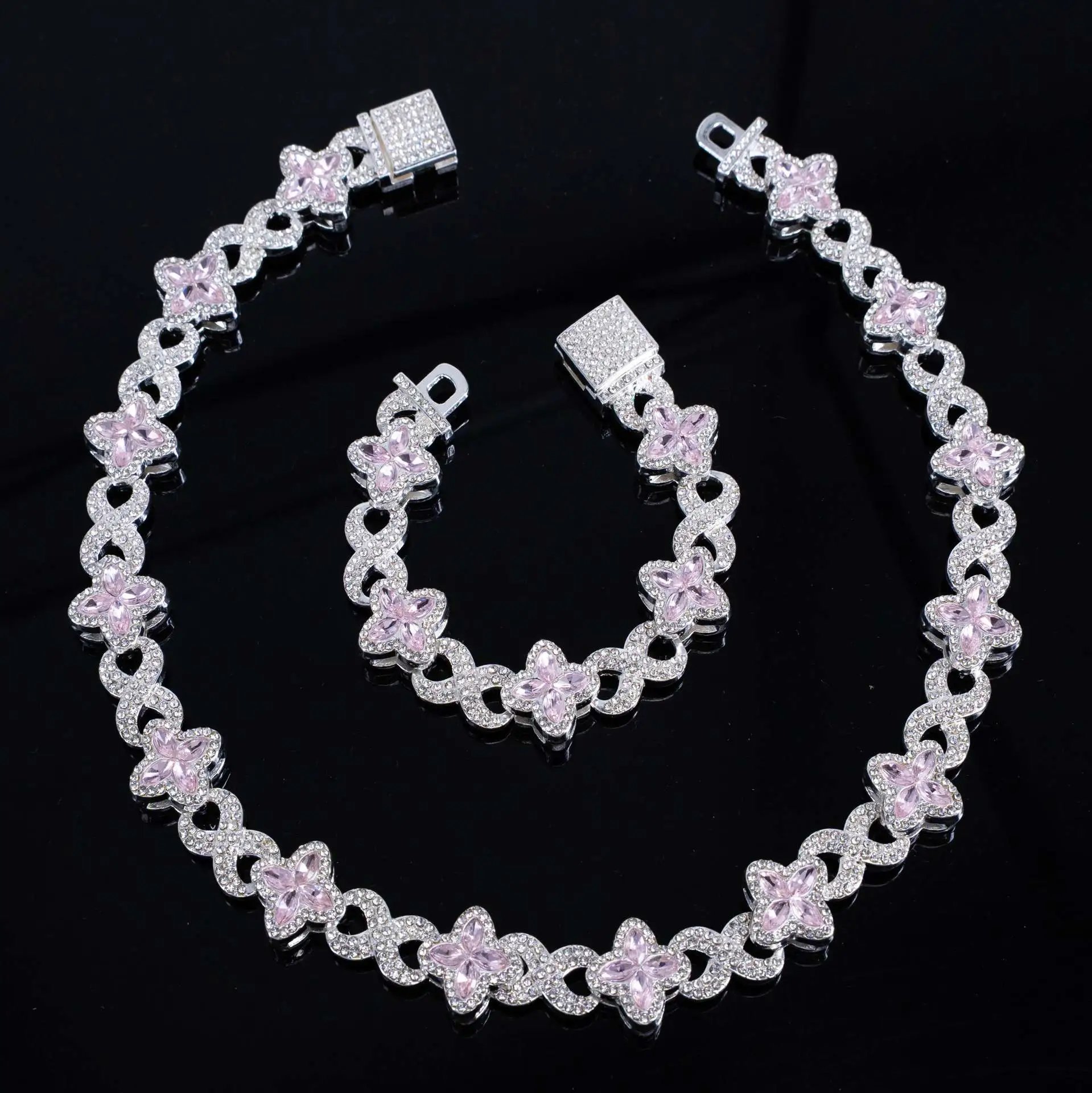 Design Floral Motif Emerald and Diamond-Style Bracelet Jewelry - 4