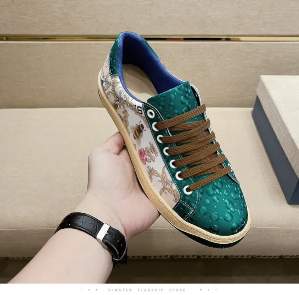 Design Floral Bee Print Green Textured Sneakers - 12