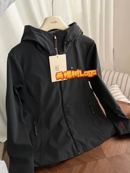 Design KOLON Sport Hooded Softshell Jacket Black Outerwear - 12