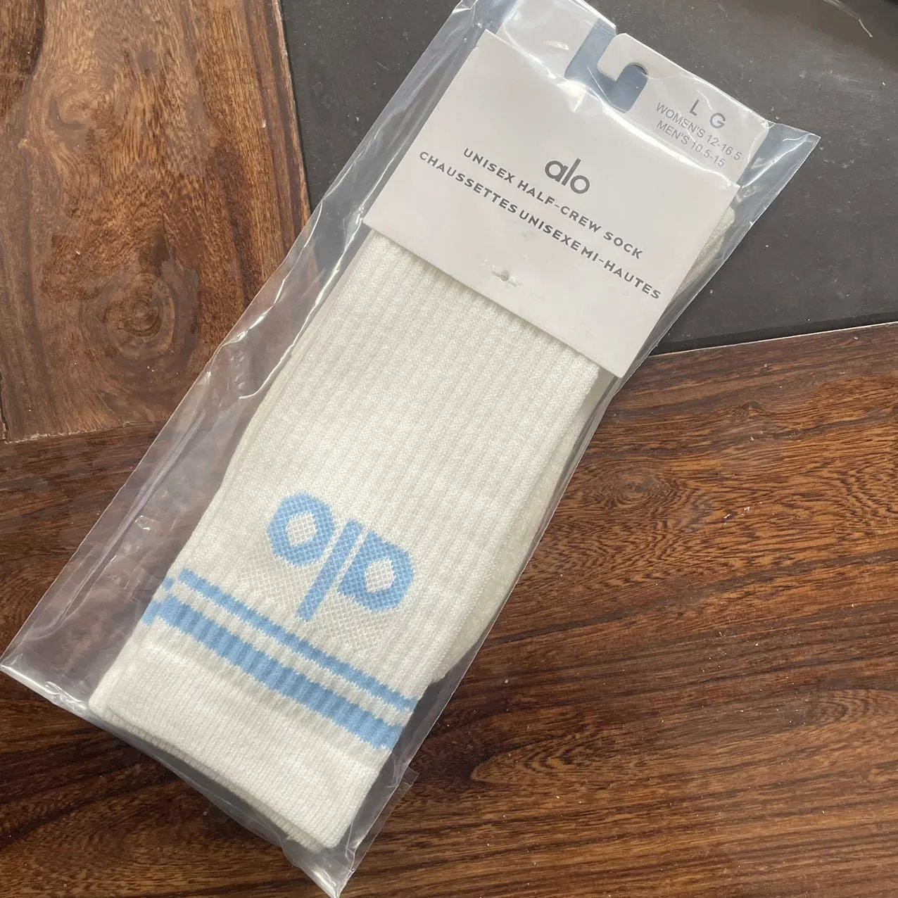 Alo Unisex Half-Crew Sock White with Light Blue Logo - 5