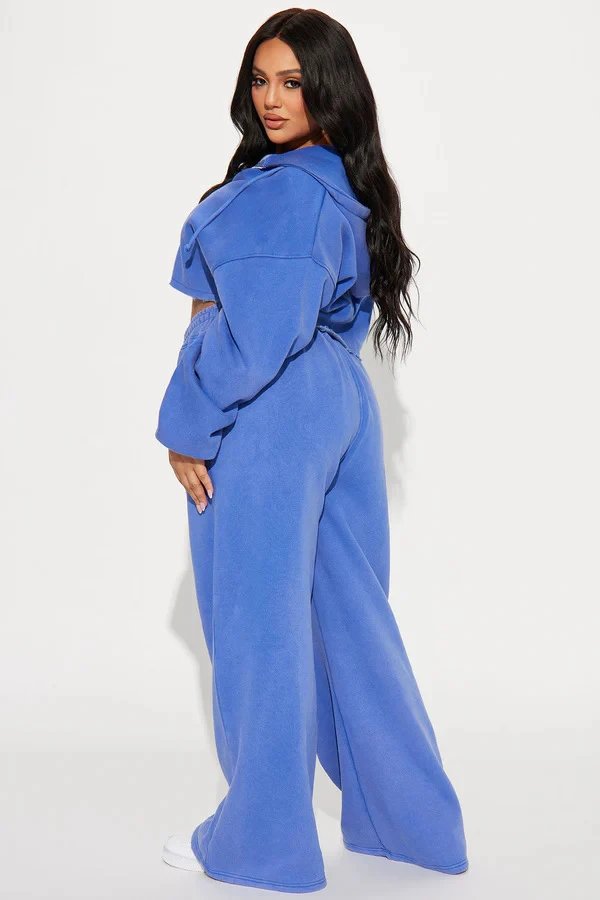 Design Cropped Hoodie and Wide-Leg Sweatpants Set in Light Gray - 24