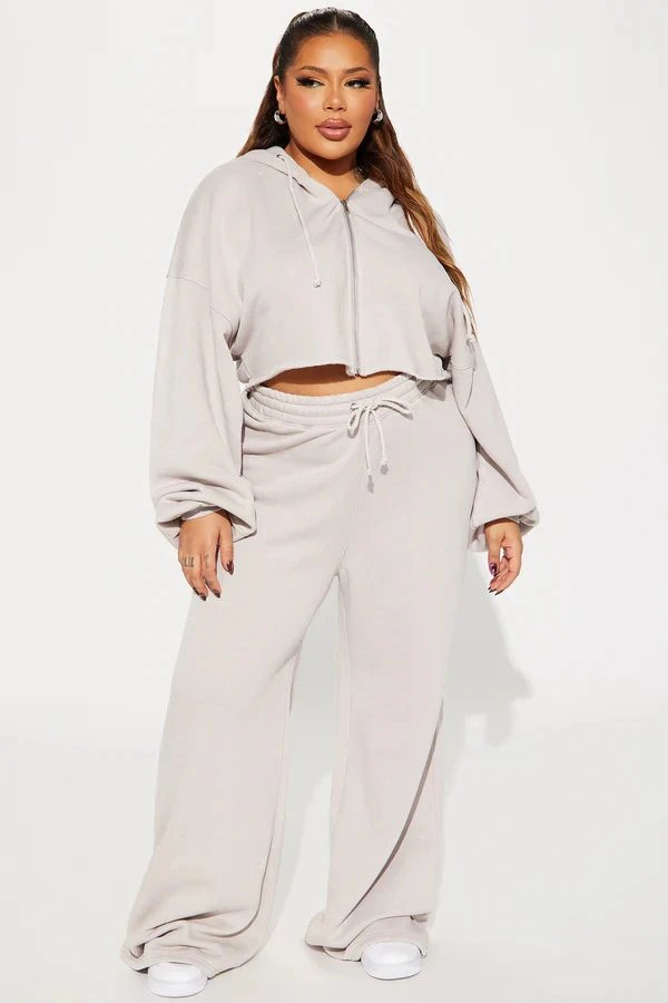 Design Cropped Hoodie and Wide-Leg Sweatpants Set in Light Gray - 43