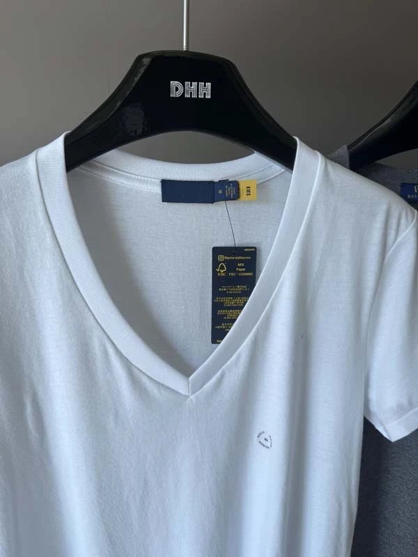 Design V-Neck Minimalist White T-Shirt - 5