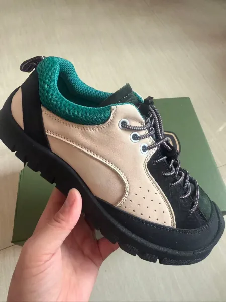 Design Hiking-Style Sneaker Beige Black Green Sneakers - 1