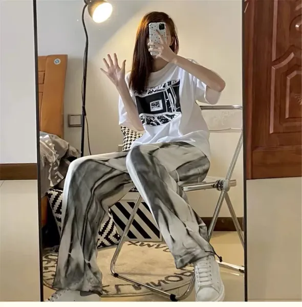 Design Abstract Graphic Print Oversized T-Shirt in Mint and Charcoal - 4