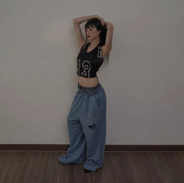 Design Basketball Jersey Crop Top Black with Number 13 + Distressed Baggy Jeans Blue - 15