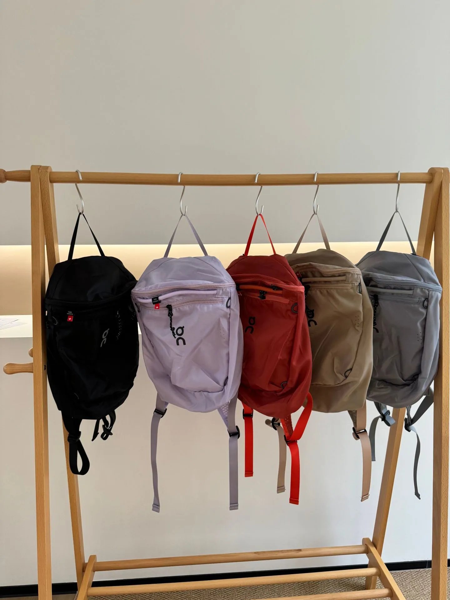On Running Cloud Backpack Orange Red Backpack - 7