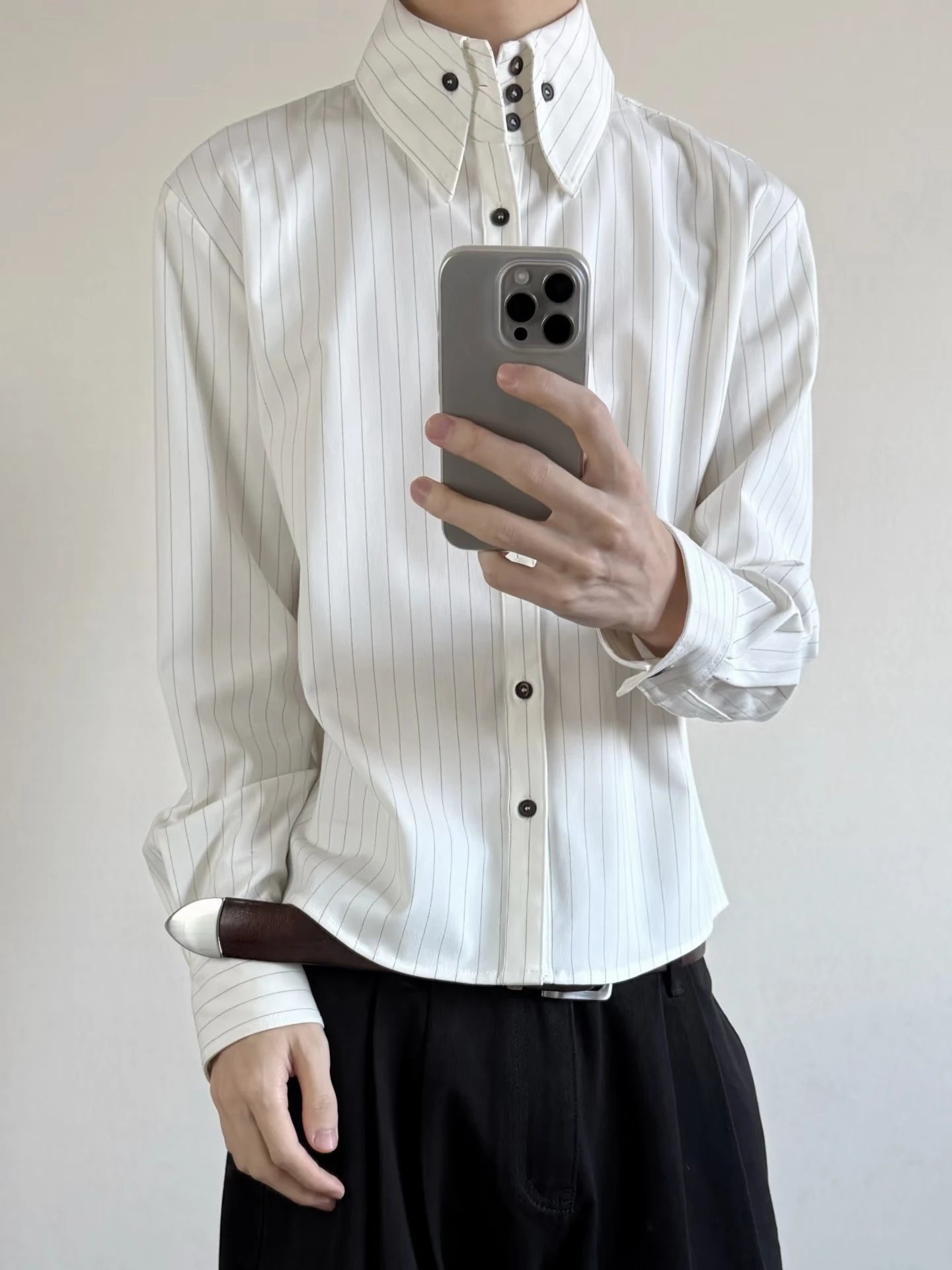 Design Striped Button-Up Shirt with Puffed Sleeves and Brown Wide-Leg Pants - 9