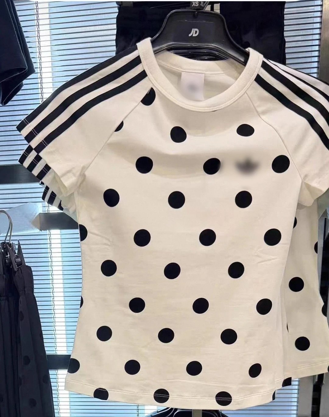 Design Polka Dot Graphic T-Shirt White / Black - 6