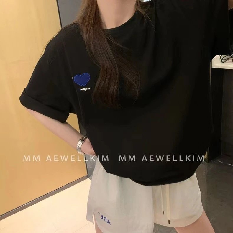 Design Heart Embroidery T-Shirt Black / White / Blue - 6