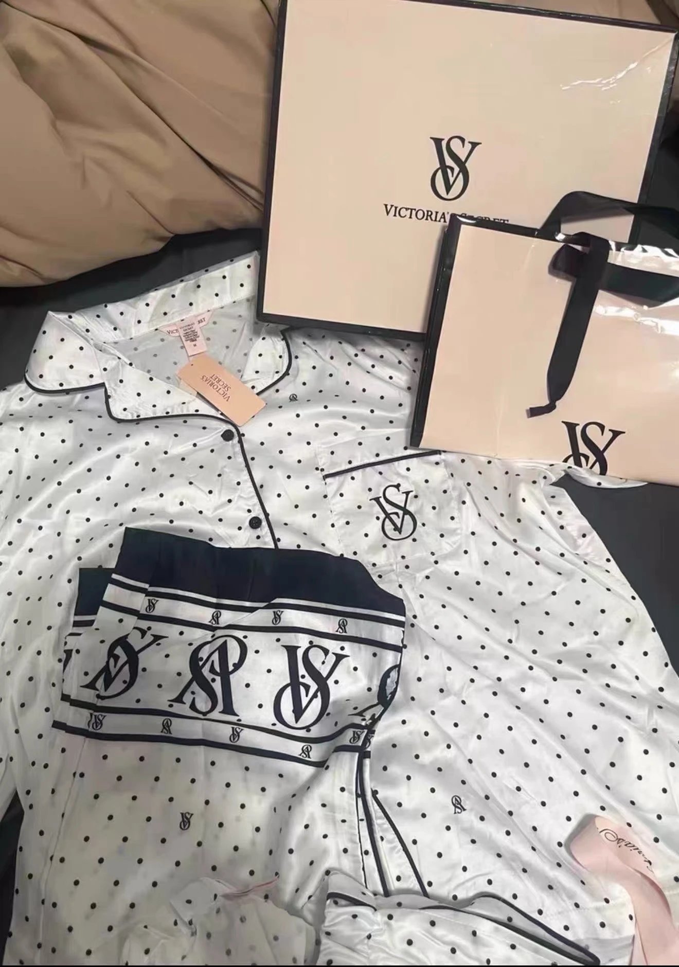 Design Victoria's Secret Logo-Print Silk Sleep Set White Sleepwear - 12