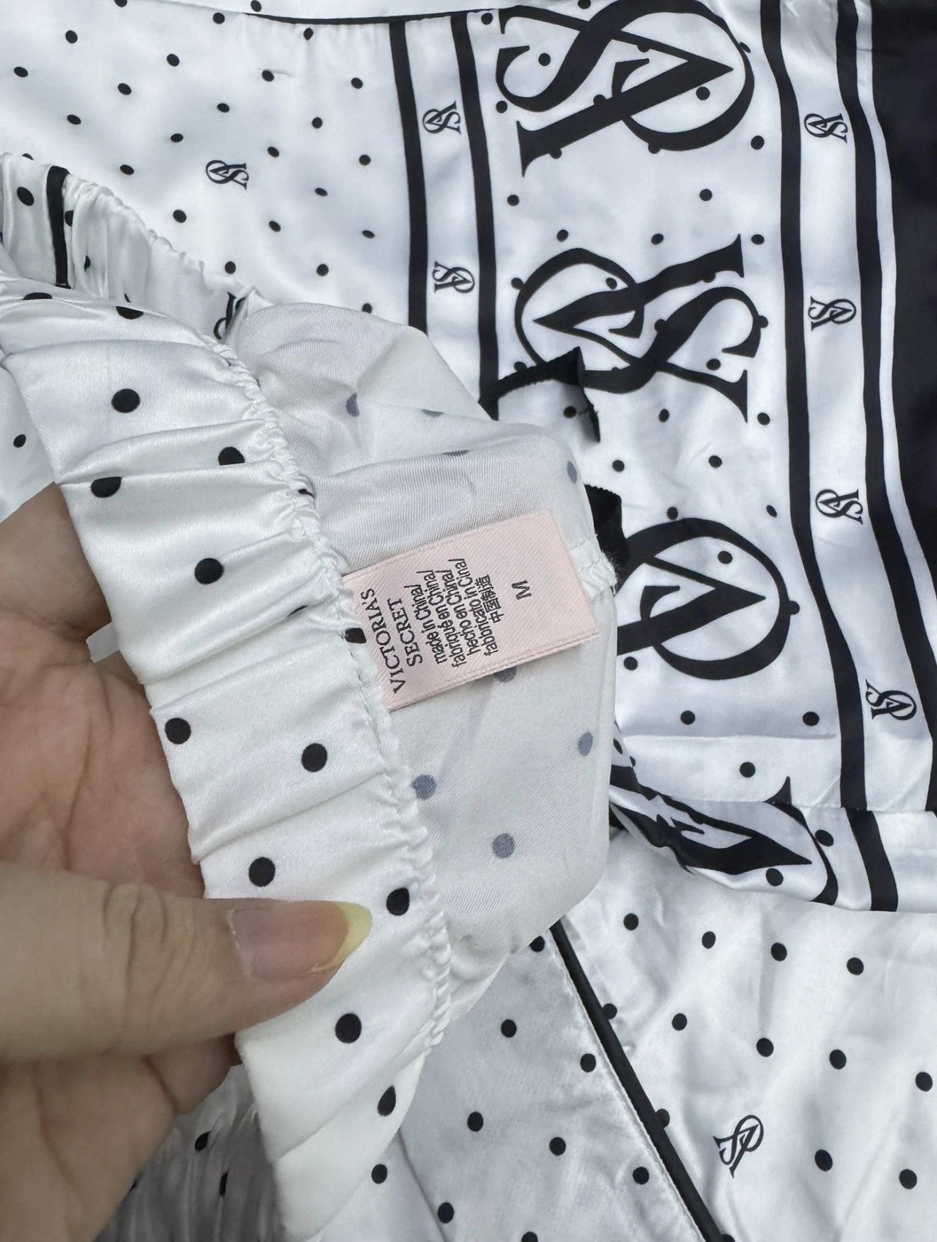 Design Victoria's Secret Logo-Print Silk Sleep Set White Sleepwear - 7
