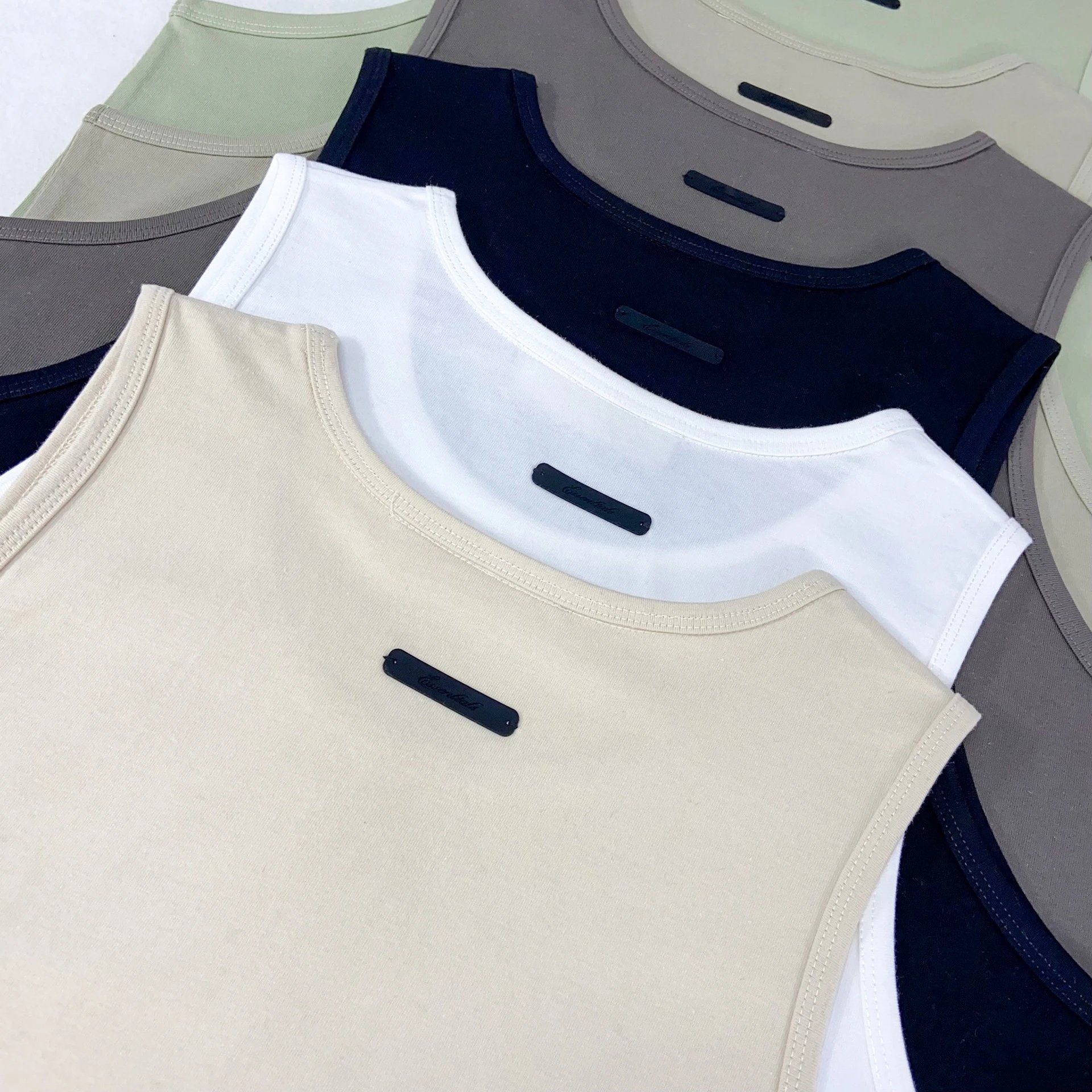 Design Minimalist Logo Tank Top Beige Vest-Top - 15