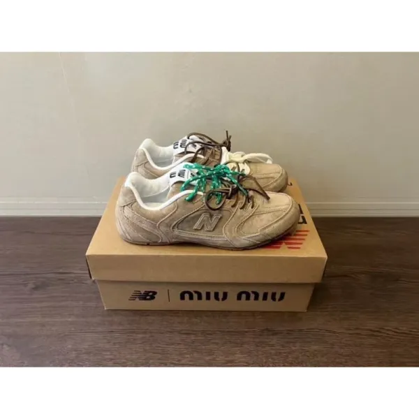 New Balance x Miu Miu 530 Beige Sneakers - 1