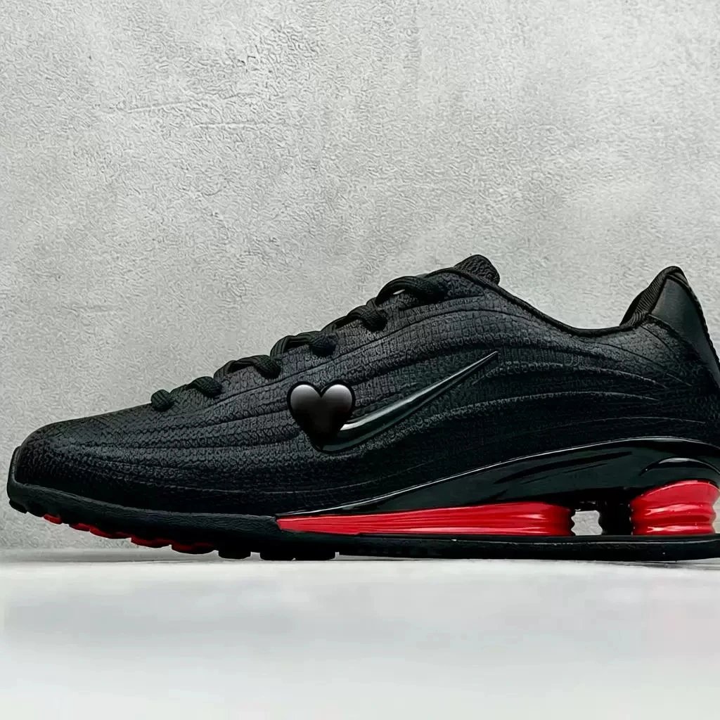 Nike Shox R4 Black / Red Heart Edition Sneakers Running Shoes
