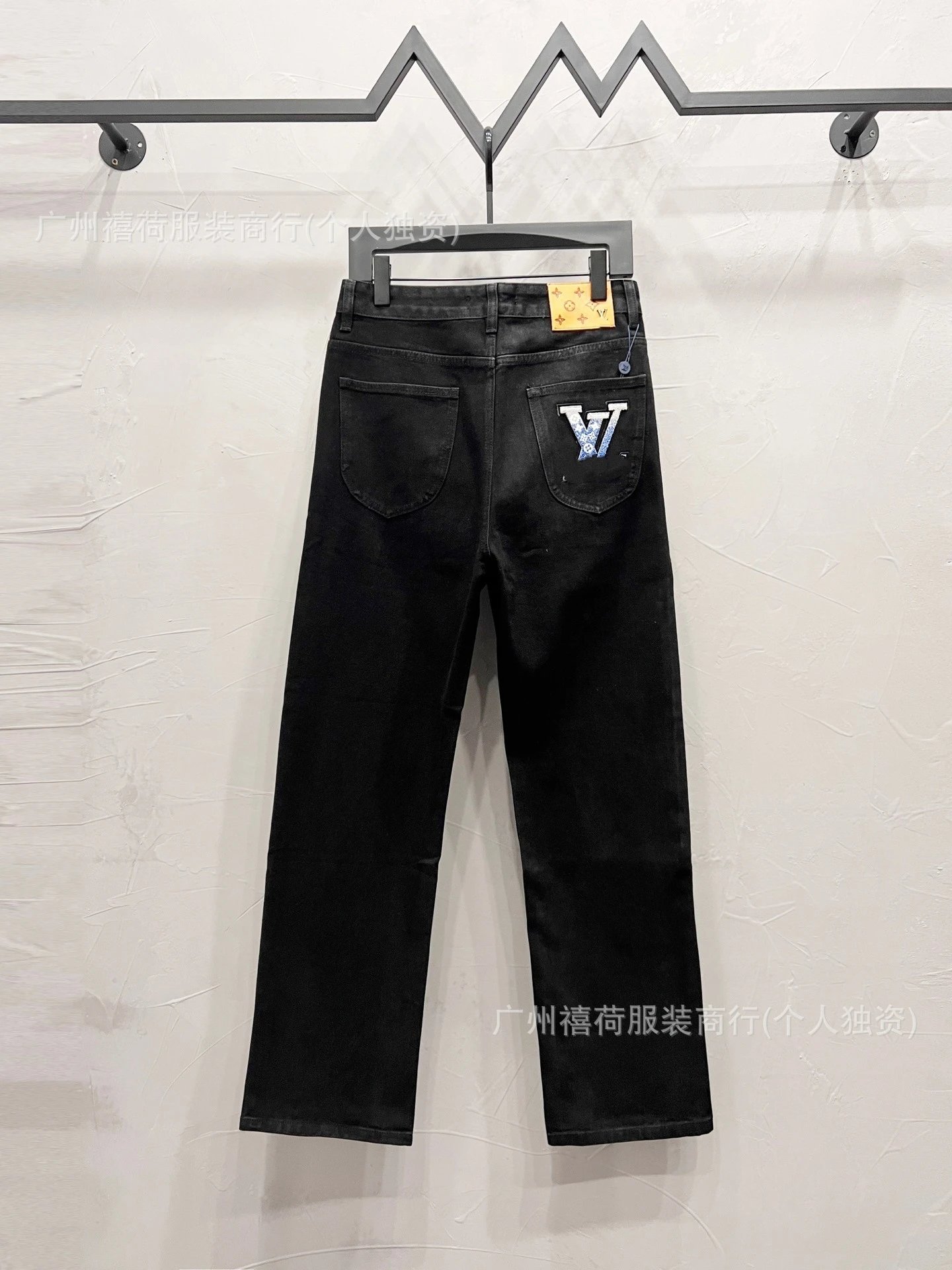 Design Embroidered Straight-Leg Light Wash Jeans - 21