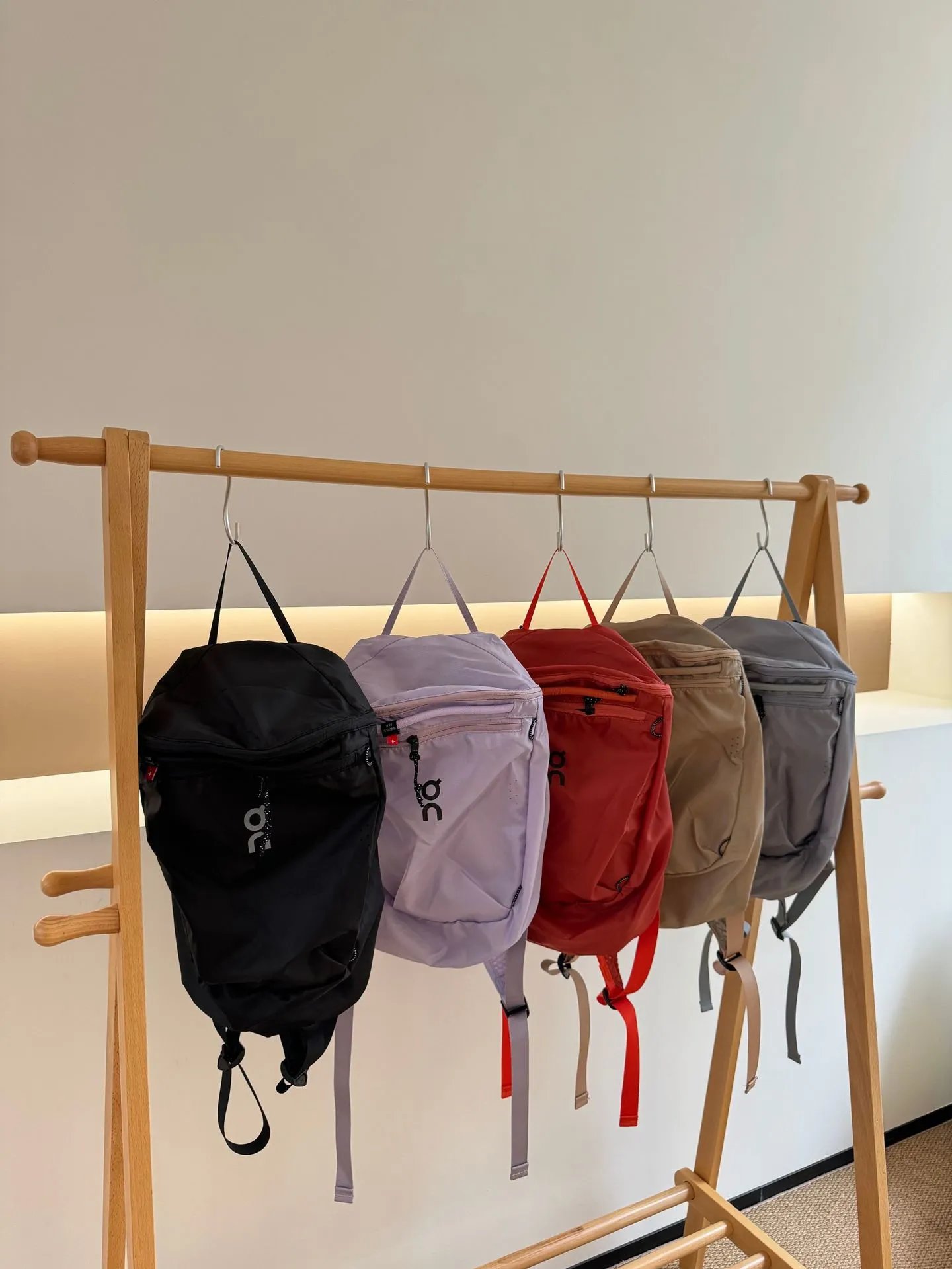 On Running Cloud Backpack Orange Red Backpack - 8