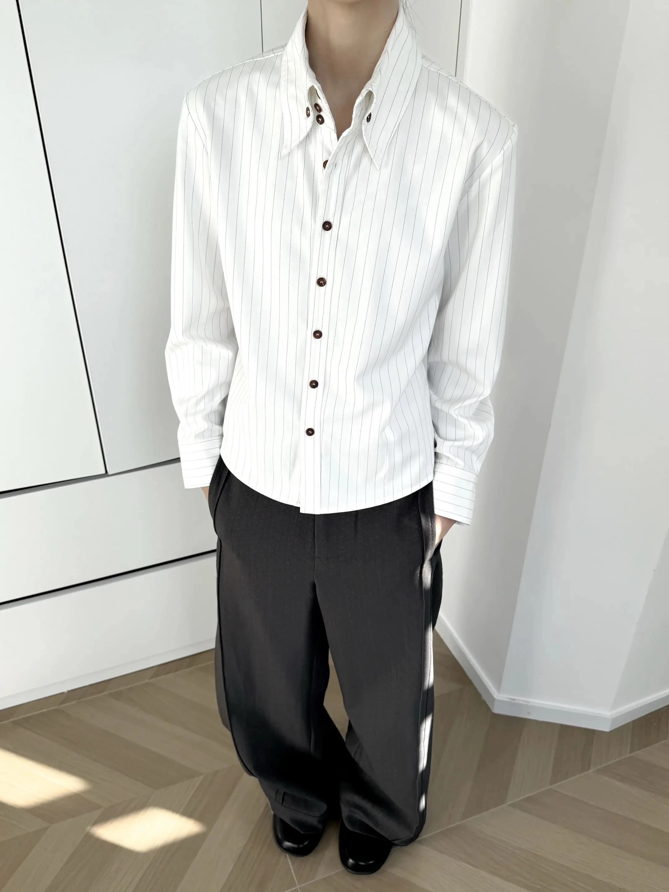 Design Striped Button-Up Shirt with Puffed Sleeves and Brown Wide-Leg Pants - 5