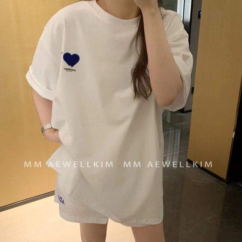 Design Heart Embroidery T-Shirt Black / White / Blue - 11