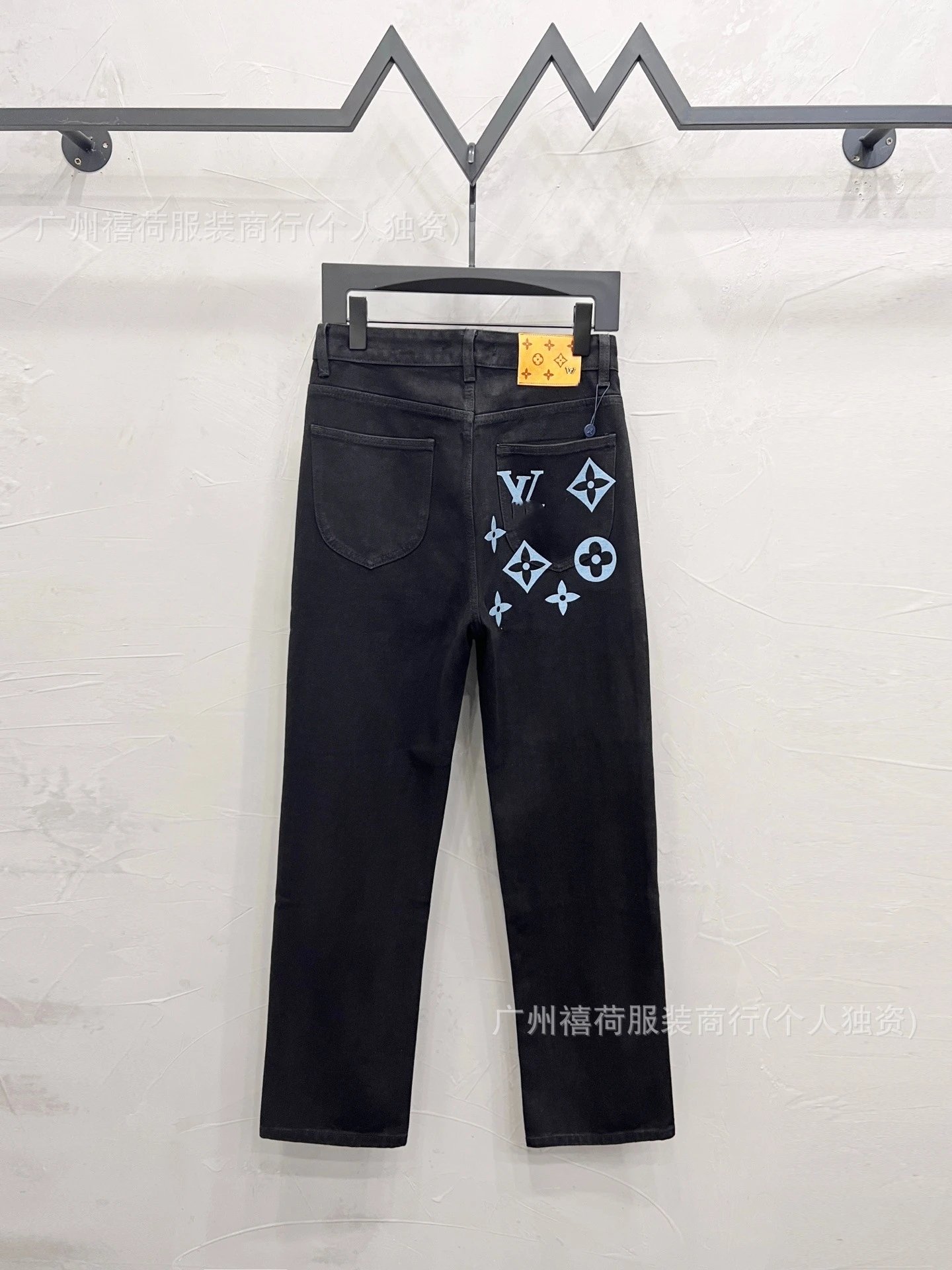 Design Embroidered Straight-Leg Light Wash Jeans - 10