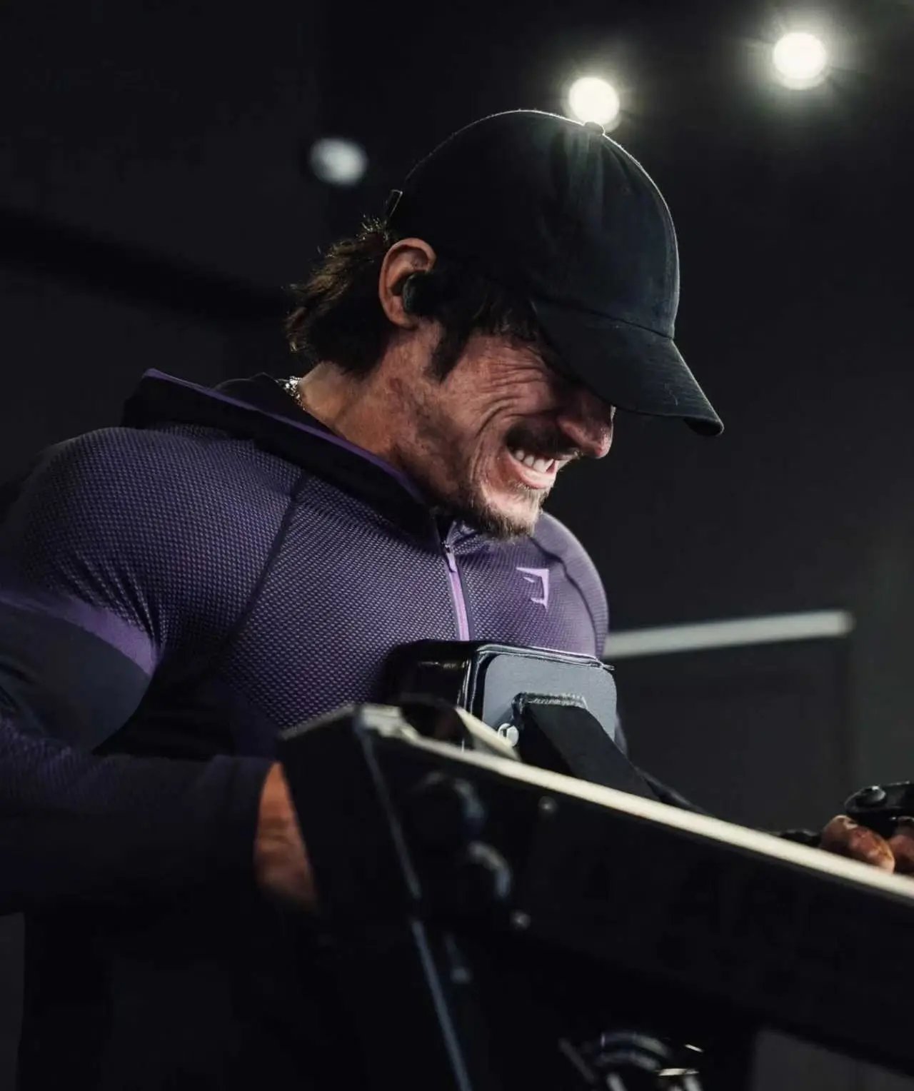 Gymshark Apex Half-Zip Hoodie Black and Forest Green - 5
