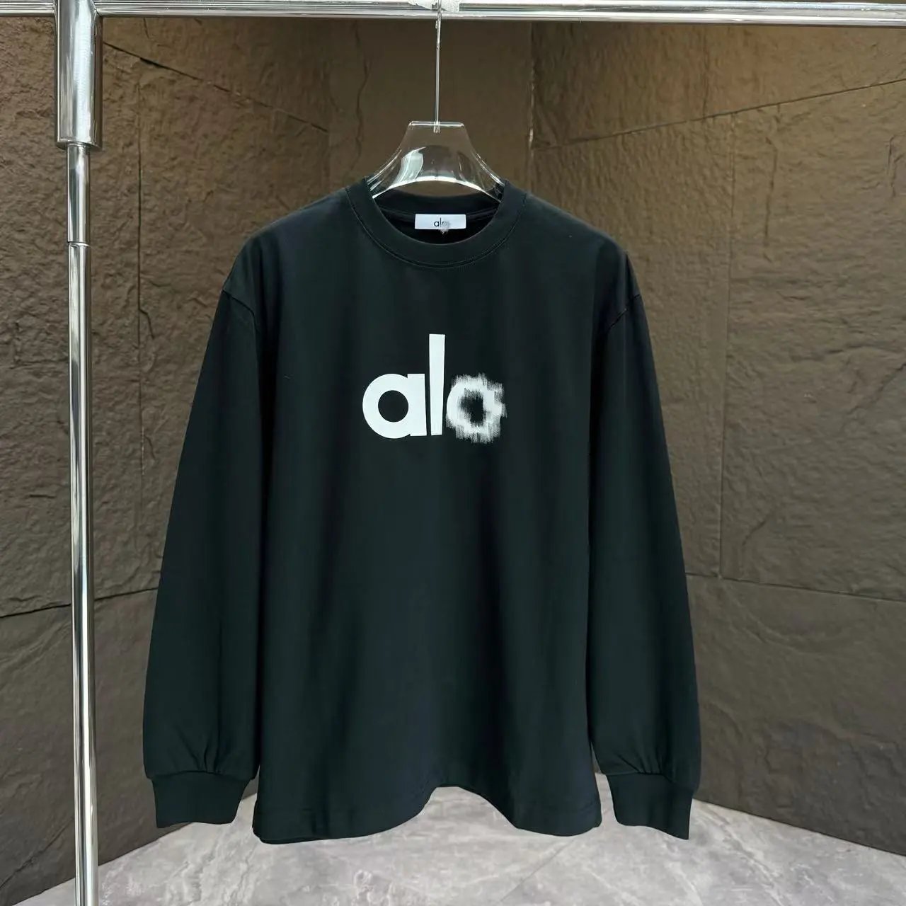 Alo Yoga Graphic Long Sleeve Tee Navy T-Shirts - 7