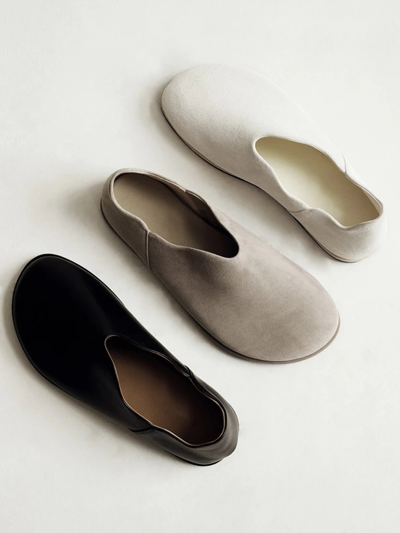 Design Scalloped-Edge Slip-On Loafers Black - 2