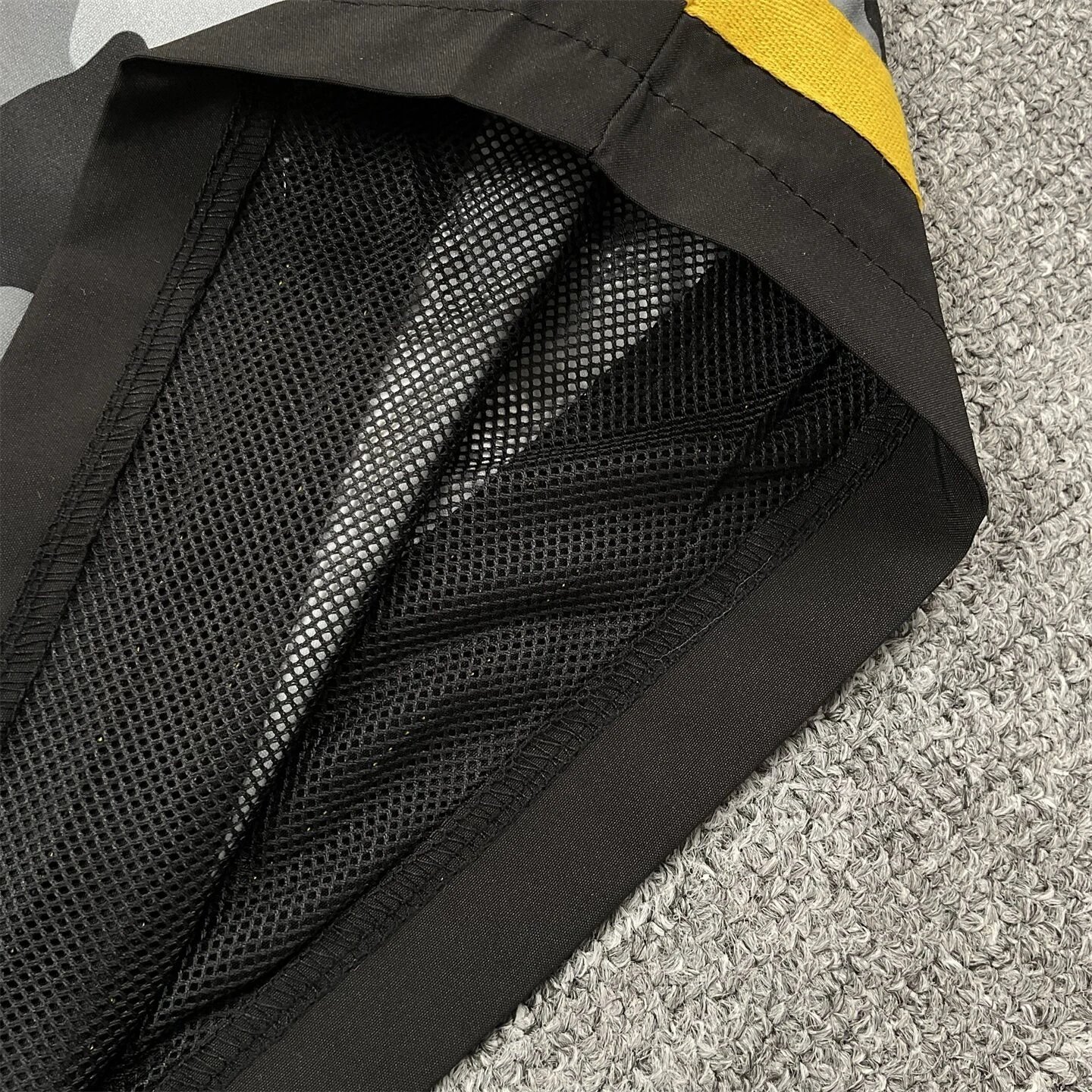 Corteiz Rules The World Shorts Black / Gray / Yellow - 16