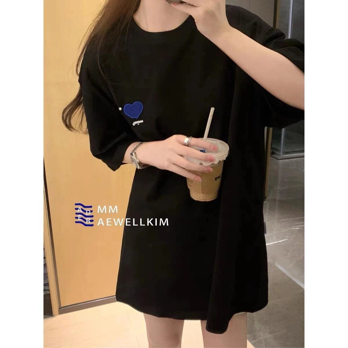 Design Heart Embroidery T-Shirt Black / White / Blue - 8