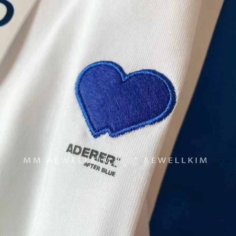 Design Heart Embroidery T-Shirt Black / White / Blue - 16
