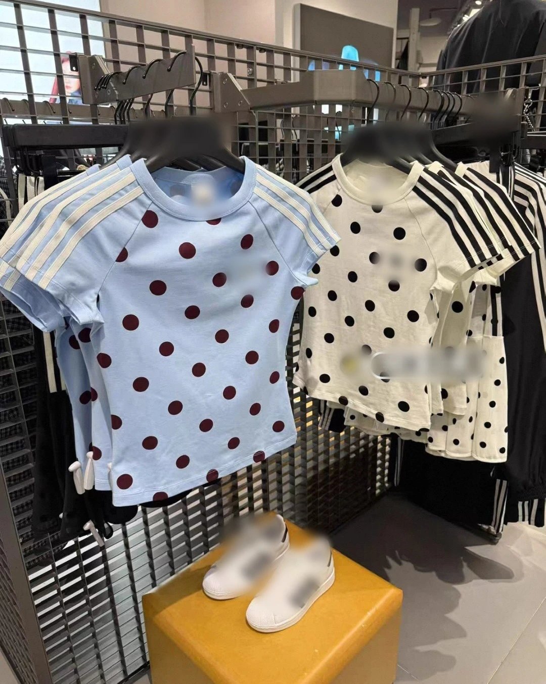 Design Polka Dot Graphic T-Shirt White / Black - 3