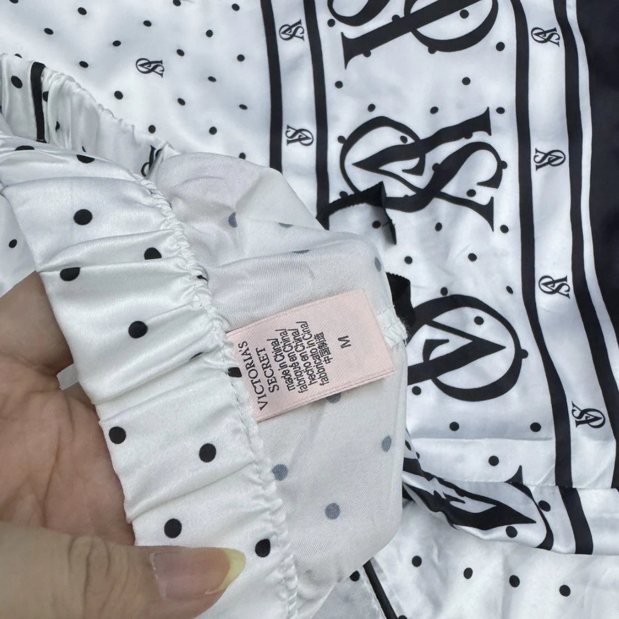 Design Victoria's Secret Logo-Print Silk Sleep Set White Sleepwear - 10