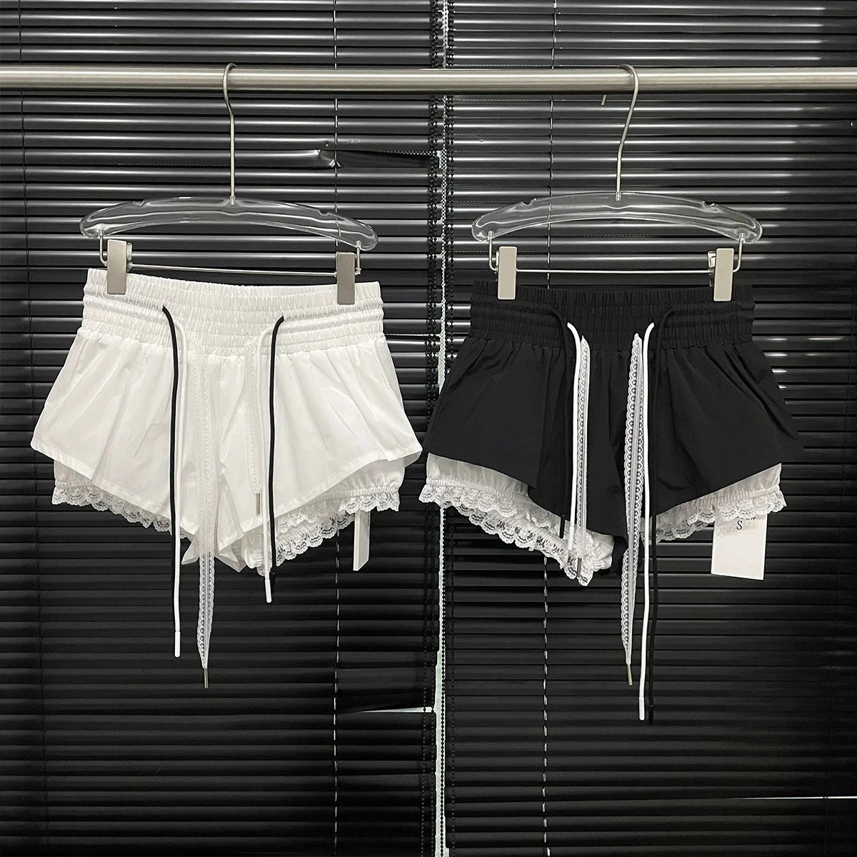 Design Lace-Trimmed Layered Shorts White - 2