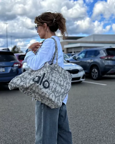 Alo Gray Marble Print Tote Bag - 7