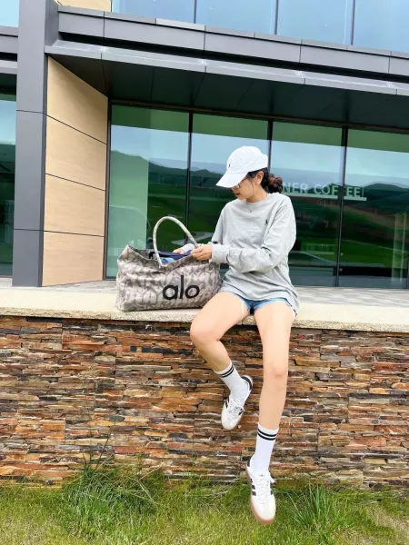 Alo Gray Marble Print Tote Bag - 12